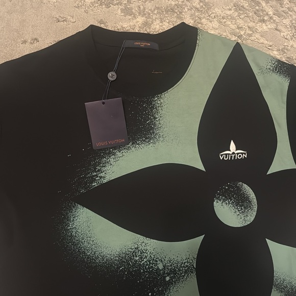 Men’s Louis Vuitton shirt - Picture 2 of 4